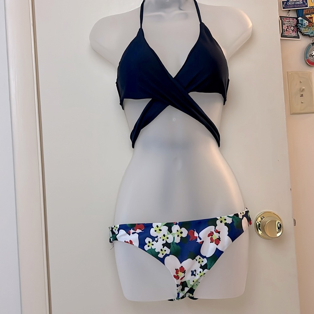 Floral print Bikini (NWOT)